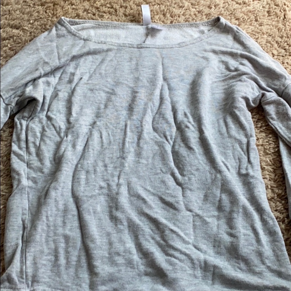 Mid-sleeve Gray t-shirt